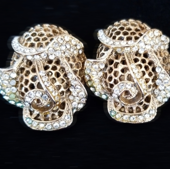 Vintage Mid Century Rose Design Gold Tone Rhinestone Clip Earrings - Picture 15 of 15